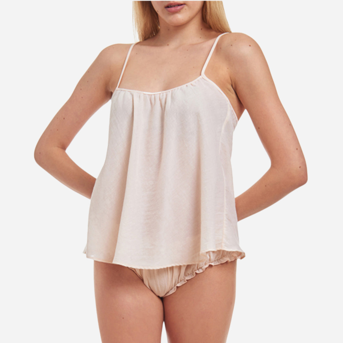 Loup Charmant’s Cotton Scoop Tank is the epitome of sophistication and versatility. Made from the finest quality cotton, this scoop tank offers an unmatched level of softness and elegance. The smooth, breathable fabric caresses your skin, providing a luxurious feel and a flattering drape that accentuates your natural curves. The relaxed fit and timeless design of this pajama top features a classic scoop neckline and delicate straps, offering a perfect balance between style and allure.