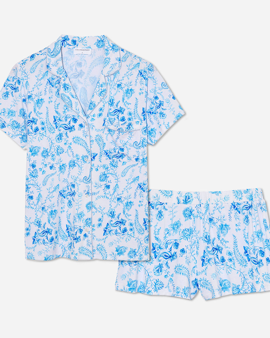 The timeless design of this short pajama set is accentuated by its tailored cut and refined detailing. The button-down front allows for easy wearing and effortless style, while the matching shorts feature an elastic waistband that provides a customized fit.