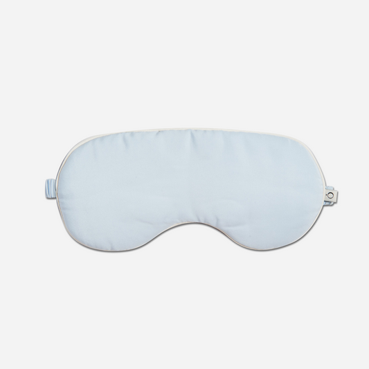 The covered elastic strap ensures a perfect fit for all head sizes, while the gentle padding around the eye area ensures that the mask doesn't put any pressure on your eyes. This reversible sleep mask has a complementary contrast color on the opposite side, and is detailed with stylish piping trim.