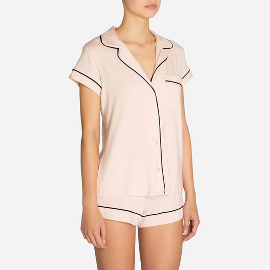 The timeless design of the Gisele Shortie Short Pajama Set is accentuated by its tailored cut and refined detailing. The delicate contrast piping along the edges adds an understated charm, elevating the overall aesthetic. The button-down front allows for easy wearing and effortless style, while the matching shorts feature an elastic waistband that provides a customized fit.