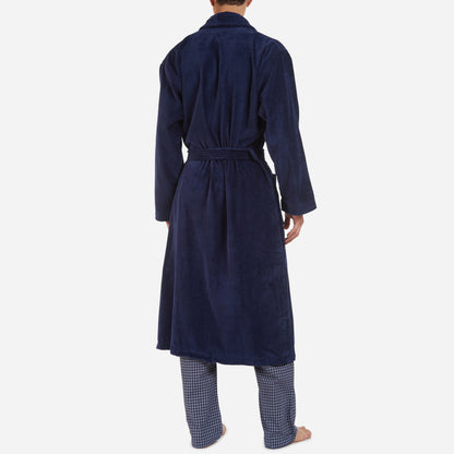 The Triton Robe features a relaxed fit with a detachable belt and pockets for added convenience. The cozy towelling yarns are designed to maximize the absorption of water to keep you dry and warm as you unwind or go about your morning routine.