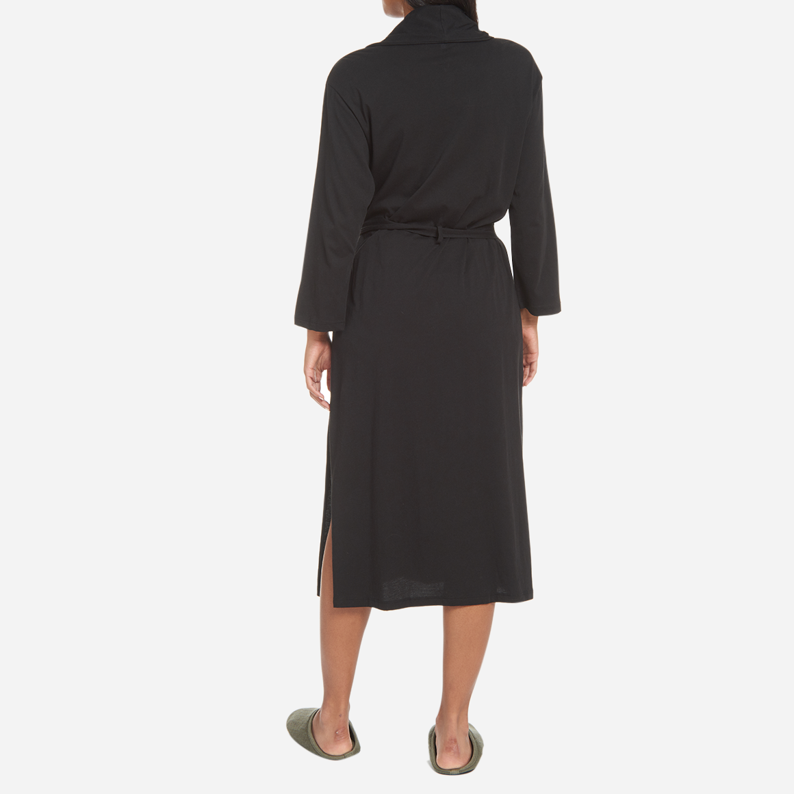 The Carina Robe features a relaxed fit with a detachable belt and pockets for added convenience. The breathable cotton fibers are designed to keep you cool and cozy as you unwind or go about your bedtime routine.