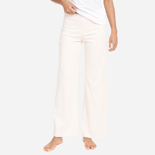 With its relaxed yet flattering fit, these pants are suitable for various occasions, whether you're running errands or simply relaxing on a lazy Sunday. The airy wide leg and elastic waistband provides a stylish and comfortable fit for all body types.