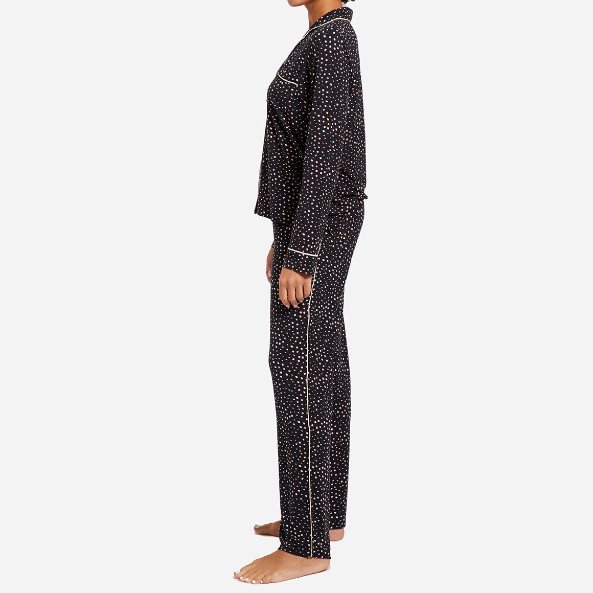 The classic yet contemporary silhouette flatters all body types, and its relaxed fit allows for unrestricted movement and maximum comfort, ensuring you wake up feeling refreshed and rejuvenated. The button-down top exudes sophistication, while the notched collar adds a touch of refinement. The matching straight leg pants offer a modern and flattering look, while the elastic waistband provides a customized fit.