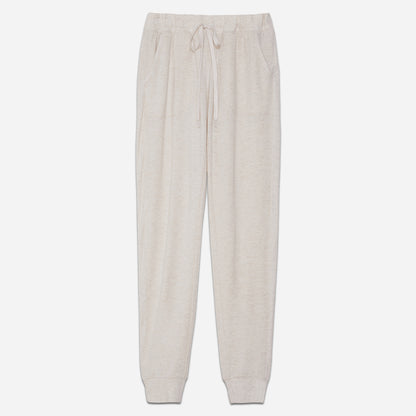 These cozy pants feature a slim fit and an elastic waistband with an adjustable drawstring to provide a customized and secure fit. Detailed with side pockets and ribbed ankle cuffs, these stylish lounge pants are a wind-down must have.