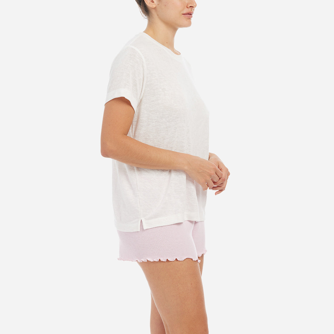 Crafted from the finest modal jersey slub, this t-shirt feels sumptuously soft and lightweight against your skin. The breathable fabric ensures optimal airflow, keeping you cool and comfortable throughout the night or during cozy lounging sessions at home. This t-shirt has relaxed-fit and features a flattering crew neckline perfect for sleep or play.