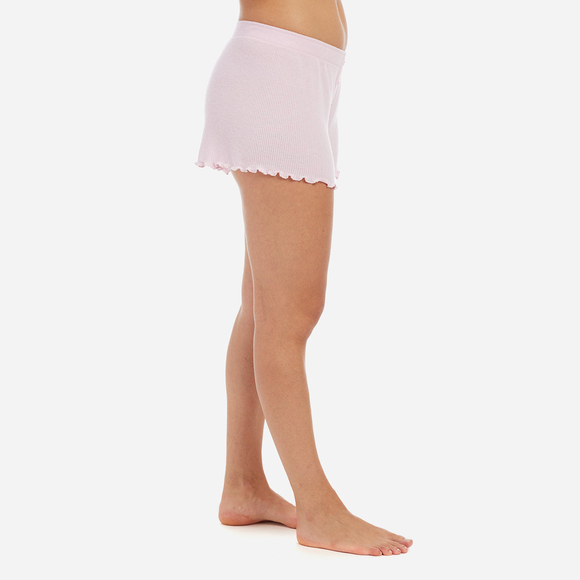This ribbed pj short has a cozy fit that features flirty merrow edge hems, faux buttons at the fly, and a comfortable elastic waistband for a personalized fit, allowing you to move freely and unrestricted.